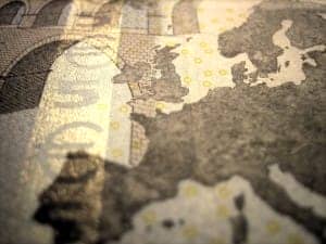 La ausencia de simulaciones sobre lo que podia pasar con la inclusión de una clausula suelo en la hipoteca es motivo de abuso FUENTE en.wikipedia.org