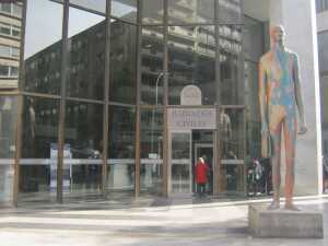 Los bancos estan perdiendo mayoritariamente las demandas de preferentes en los juzgados FUENTE commons.wikimedia.org